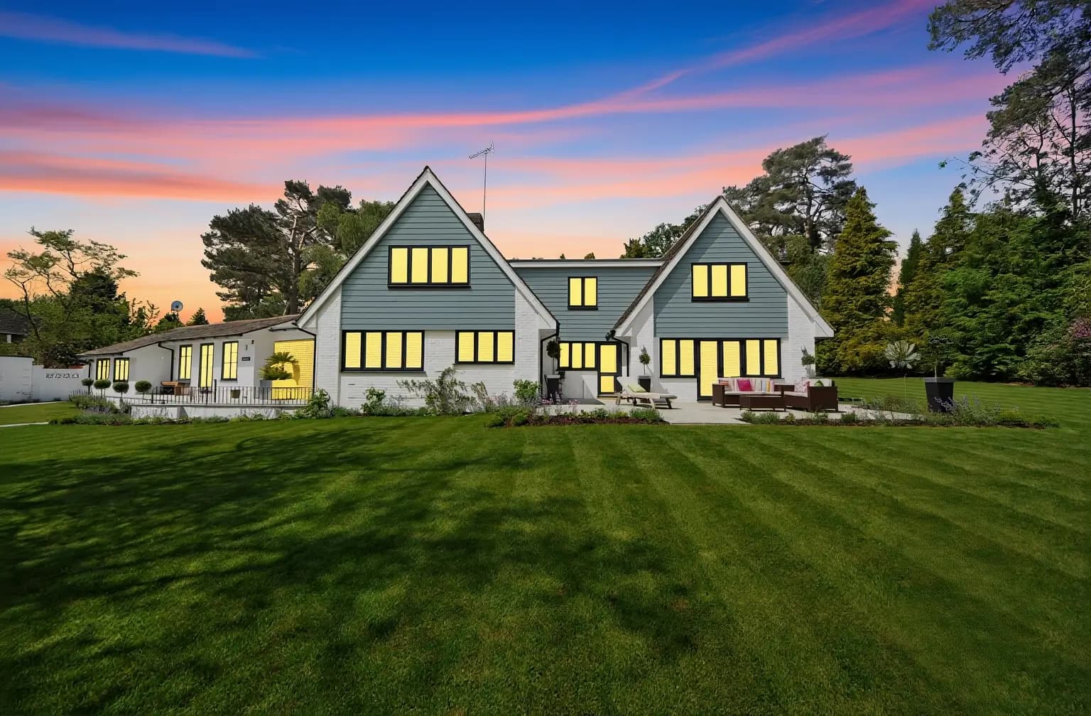 Outdoor property photo with twilight sky replacement by Desiome