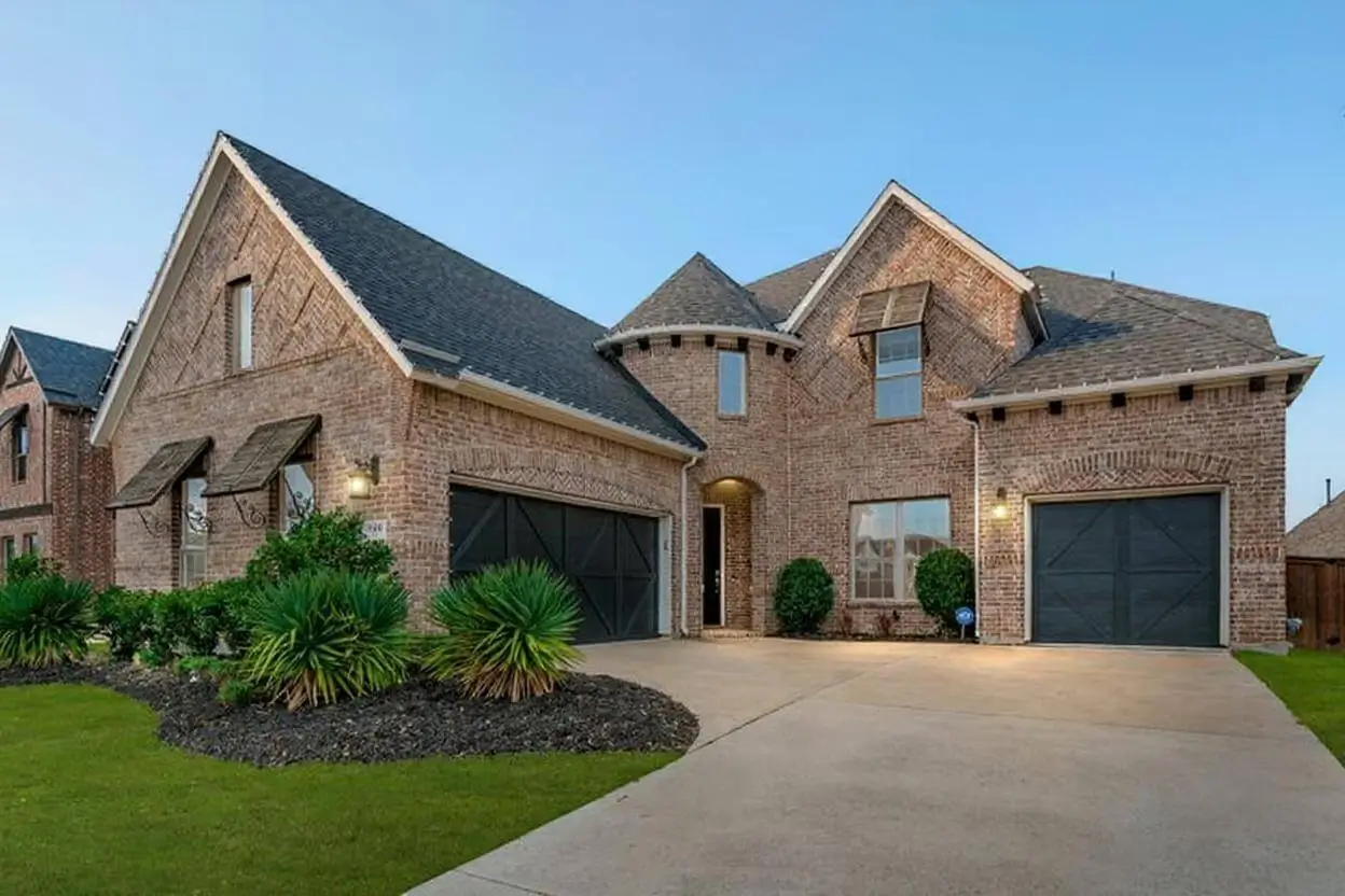 Outdoor property photo with twilight sky replacement by Desiome - before